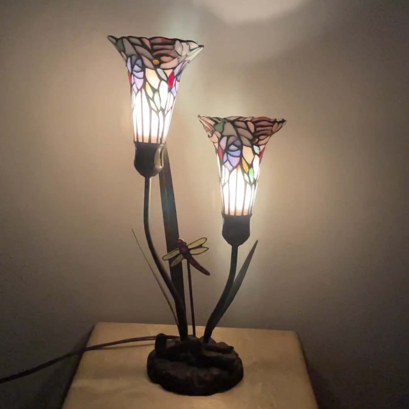 Bieye L10620 Lily Flowers and Dragonfly Tiffany Style Stained Glass Accent Table Lamp, 19-inch Tall