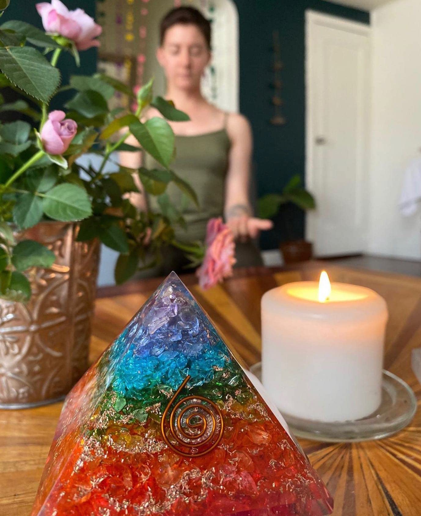 Orgonite Crystal Handmade Seven Chakra Gemstone Pyramid - Orgone Chakra Healing Stone Pyramids for Mediation, Yoga, Reiki, Spiritual Gift, Office and Home Décor
